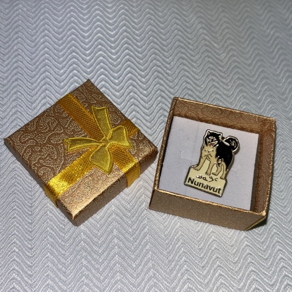 Nunavut enamel lapel/hat collector pin - Picture 2 of 4